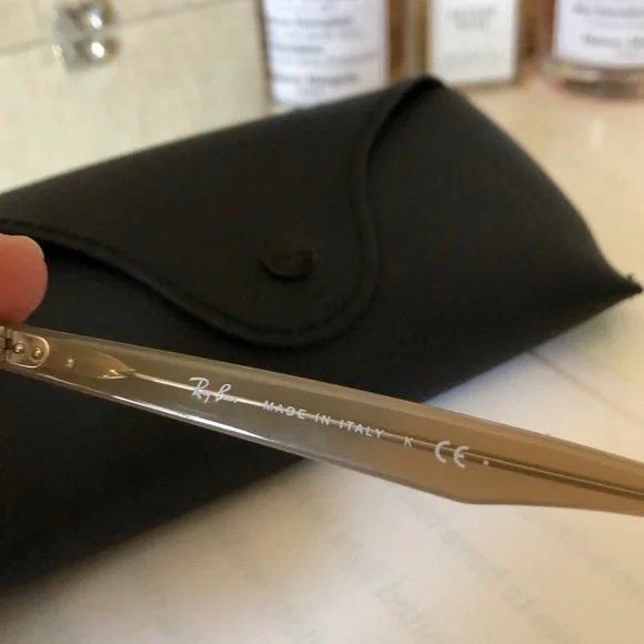 Ray-Ban sunglasses! - Picture 3 of 5